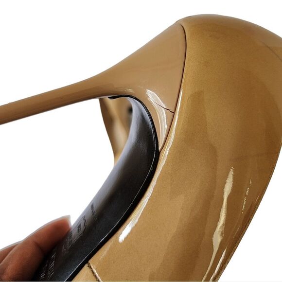 Stuart Weitzman  - Picture 9 of 16